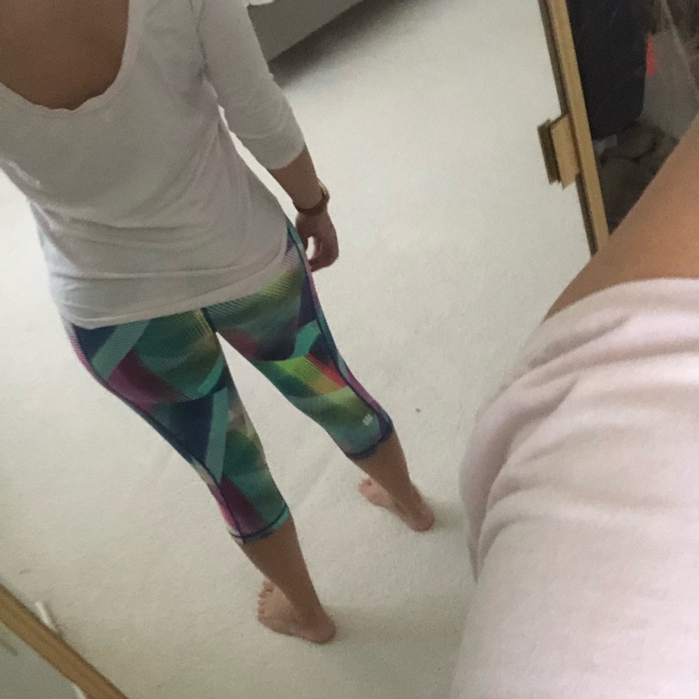 Victoria’s Secret VSX knockout crop leggings - Picture 5 of 6